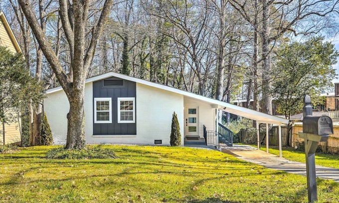 Chamblee House | Charming Chamblee Home ~ 13 Mi to Atlanta!
