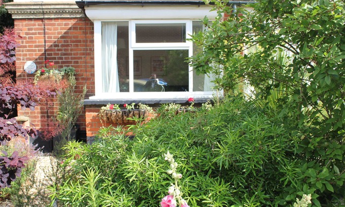 Reydon Cottage | Charming Character Cottage with pretty gardens. 10 Minutes walk to beach.