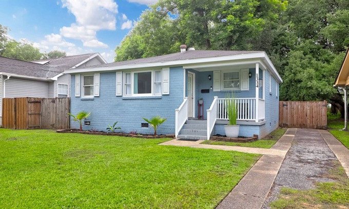 West Ashley House | Charming Charleston Home in the Heart of West Ashley