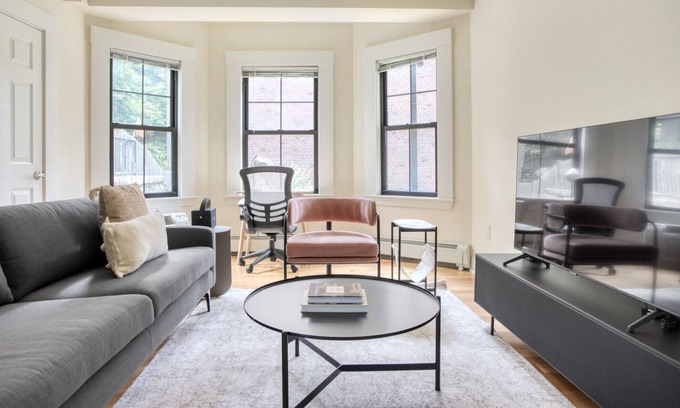 Chestnut Hill Apartment | Charming Chestnut Hill 2BR nr Boston College T, by Blueground