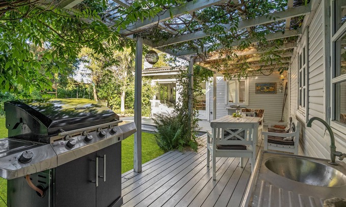 Kulhuse House | Charming, child-friendly with large eat-in kitchen that allows the whole family to get together.