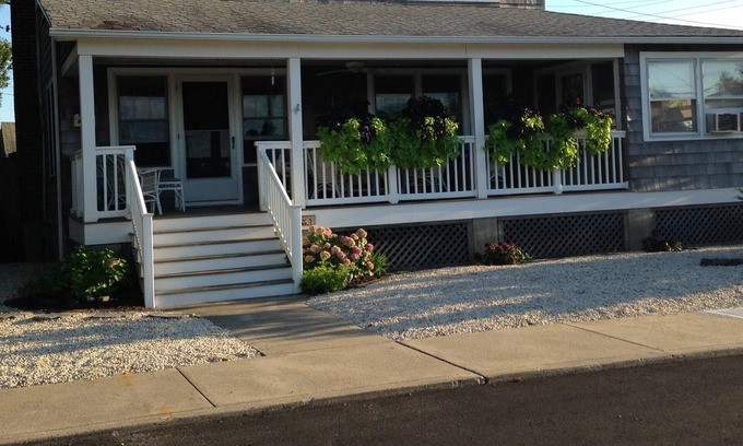 Mantoloking House | Charming Classic Shore House 5 Br Sleeps 10