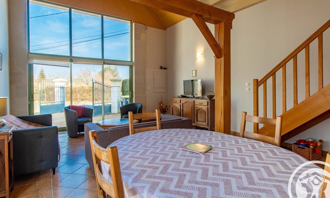 Saint-Martin-de-la-Place Cottage | Charming Cottage Near Loire River with Garden and Parking, Close to Saumur Attractions