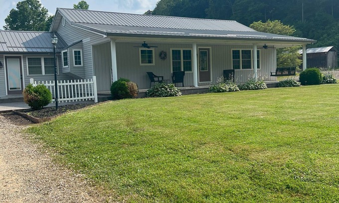 South Bloomingville Cottage | Charming cottage, porch, patio, valley views, close to caves, in Hocking Hills