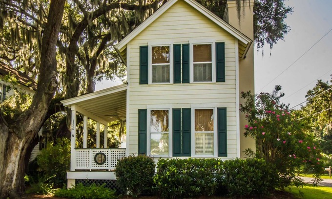 Port Royal House | Charming Coastal Cottage Near Beaufort & Parris Island: 2BR, Near Shops, Beaches & Nature!