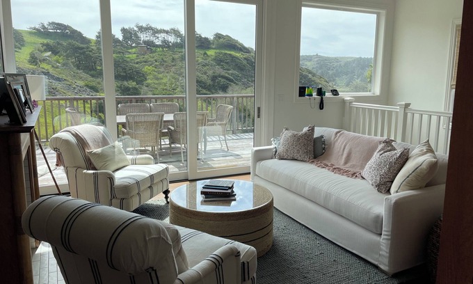 Jenner Cottage | Charming Coastal Cottage-Entire Home Sleeps 6, Perfect for Couples+Families
