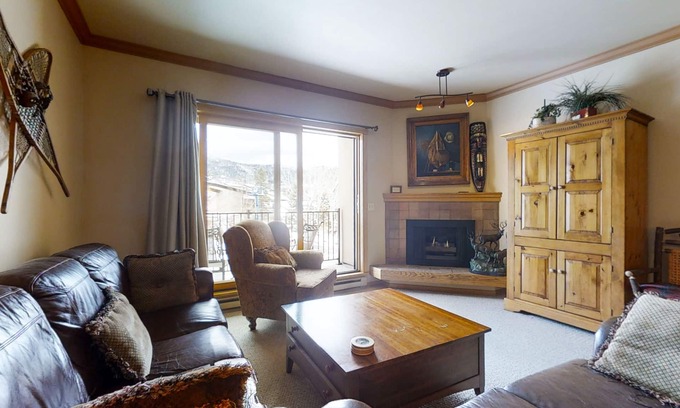 Steamboat Springs Condo | Charming condo just steps to base area w/shared pool, hot tub, free WiFi
