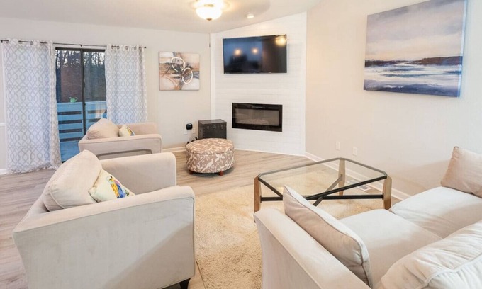 Westminster Apartment | Charming Condo By Lake Hartwell