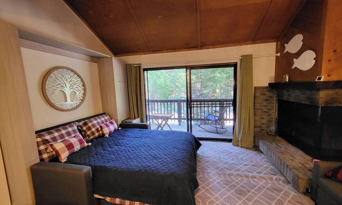 Shaver Lake Condo | Charming condo in amazing Shaver Lake with Fast WiFi and Hot tub