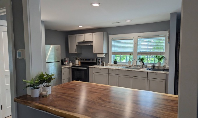 Wilmington Condo | Charming condo in the Soda Pop district of downtown Wilmington. Pet-friendly!