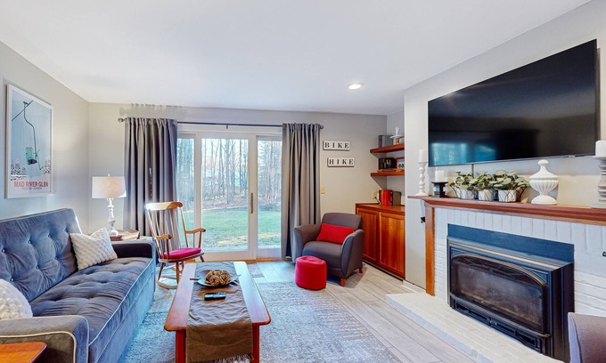 Warren Condo | Charming condo near skiing and trails with gas fireplace and deck