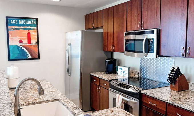 Grand Haven Condo | Charming Condo Near Downtown Grand Haven!