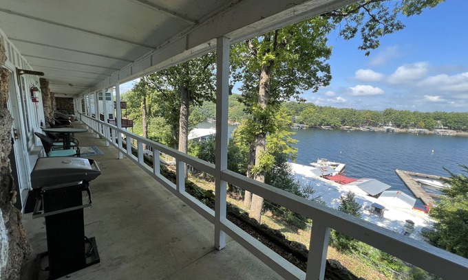 Lake Ozark Condo | Charming condo on the 4 mile marker of the lake of the ozarks.