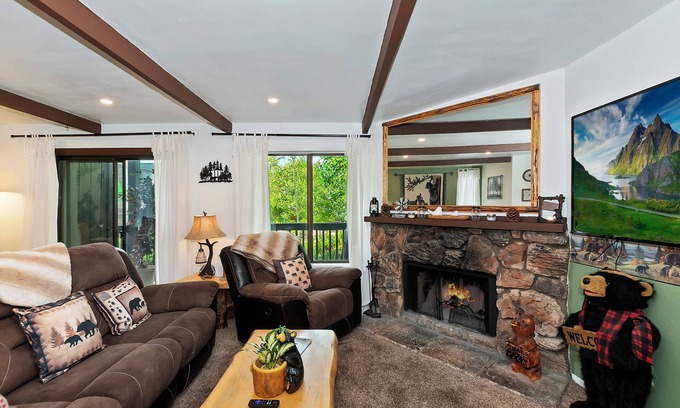 Boulder Bay Apartment | Charming Condo W/Hot tub & Pet Friendly
