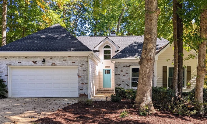 Wake Forest House | Charming Corner Cottage Retreat CLOSE to Pool, Downtown WF, Seminary, & More!