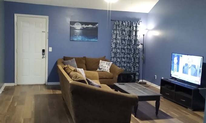 Richmond Hill House | Charming Corporate/short term property all utilities included pet friendly