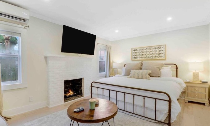 West Palm Beach Apartment | Charming Cottage on Croton #1