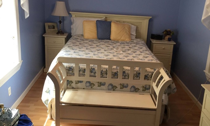East Chop Cottage | Charming cottage 10 minutes walk from downtown OB