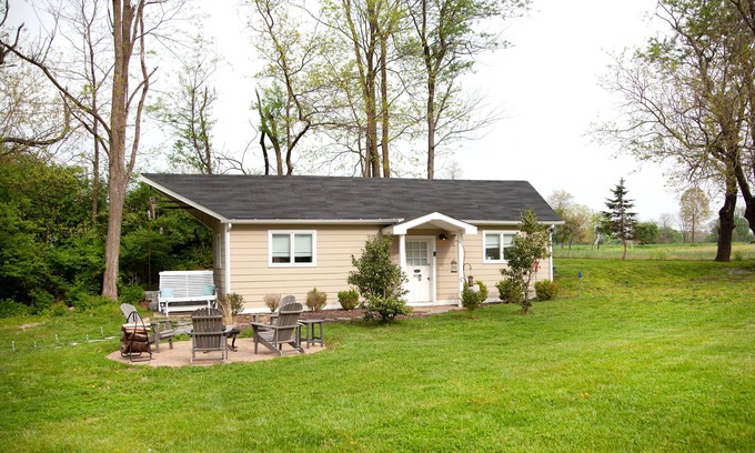 Blue Ridge Cottage | Charming Cottage Farm Stay w/King Bed: Country Views-Pet Friendly!