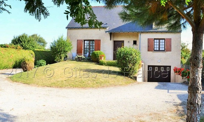 Azay-le-Rideau Cottage | Charming Cottage with Garden, Near Château d'Azay-le-Rideau, WiFi, Fireplace, Baby-Friendly