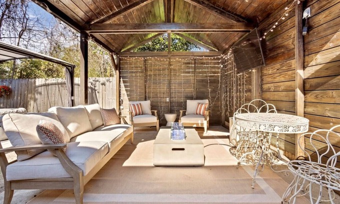 Bay St Louis Apartment | Charming Cottage! Great for Couples. No cleaning Fee :)