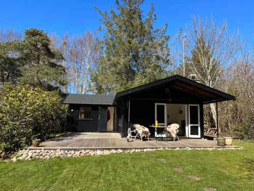 Udsholt House | Charming Cottage In Raageleje