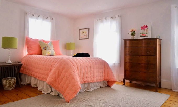 Stockbridge House | Charming cottage in Norman Rockwell's Stockbridge with two decks!