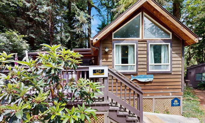 Brookings Cabin | Charming cottage near Whaleshead Beach, 4-person private hot tub, deck, & grill