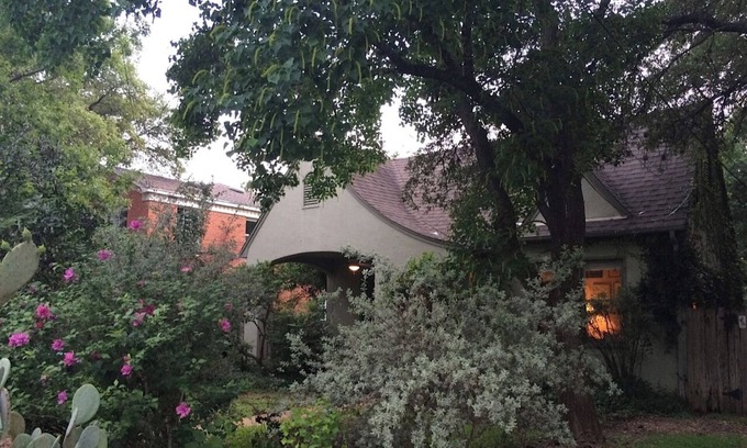 West Campus Cottage | Charming Cottage near UT