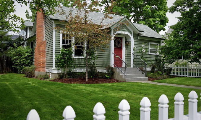 Fort Grounds House | Charming Cottage by the Lake - Family & Pet Friendly - Fort Grounds Neighborhood