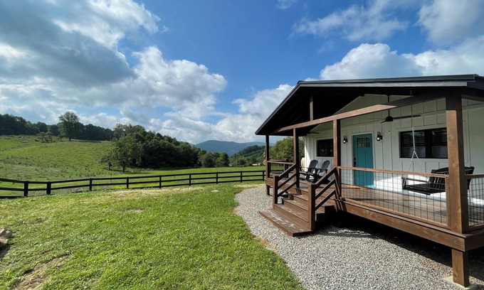 Mountain City Cottage | Charming cottage in the gorgeous Smoky Mountains