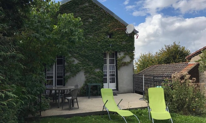 La Chabanne Cottage | Charming Cottage with Garden, Near Skiing and Outdoor Activities