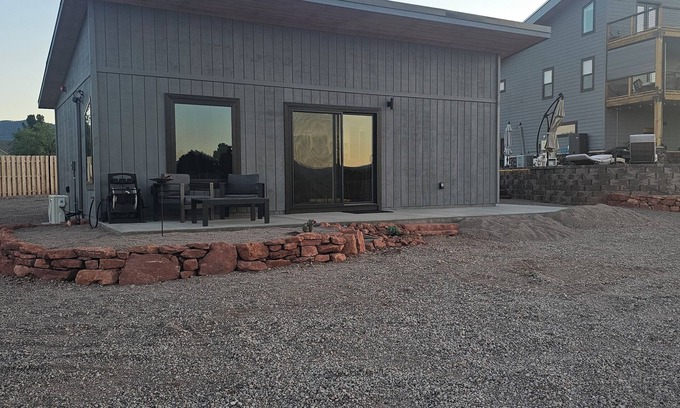 Cottonwood Cottage | Charming cottage with pool, spa, WiFi and AC in enchanting Cottonwood
