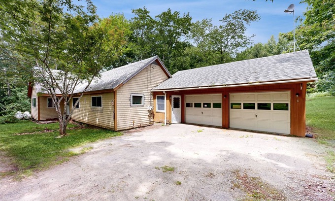 Union House | Charming Cottage with Modern Updates, BBQ Grill, and Nearby Attractions