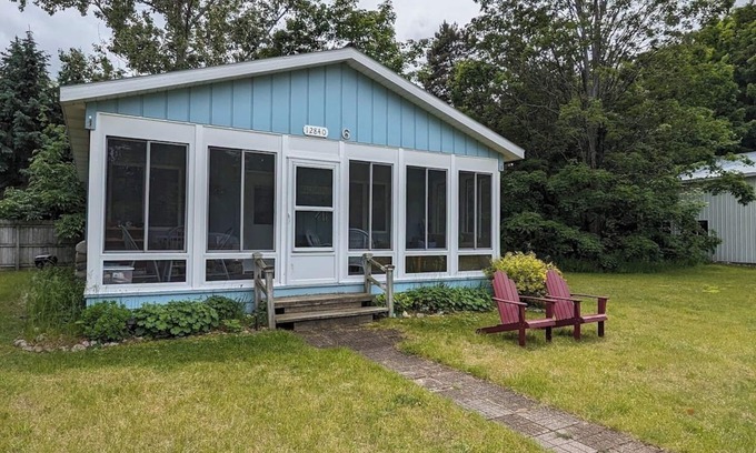 Northport House | Charming cottage with shared beachfront on Grand Traverse Bay near Northport.