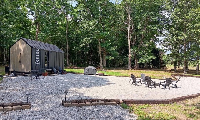 Tullahoma Cottage | Charming cottage with WiFi in lovely Tullahoma! Near Waterfalls!