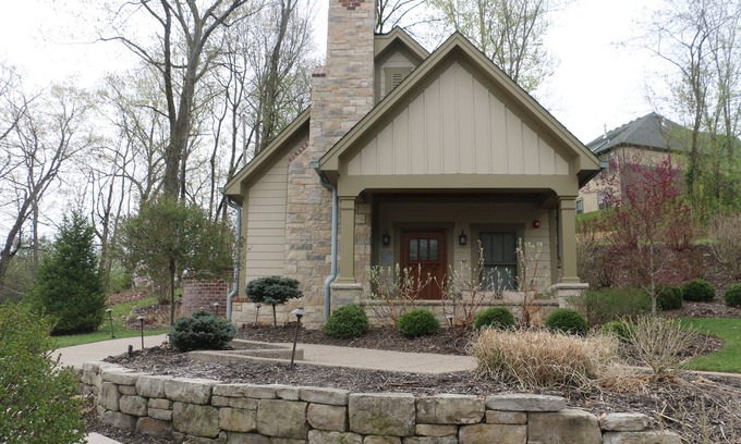 Saint Albans Cottage | Charming cottages located at wedding venue in St Albans Missouri