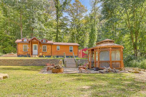 Zanesville House | Charming Couples Cabin on 40 Acres in Zanesville