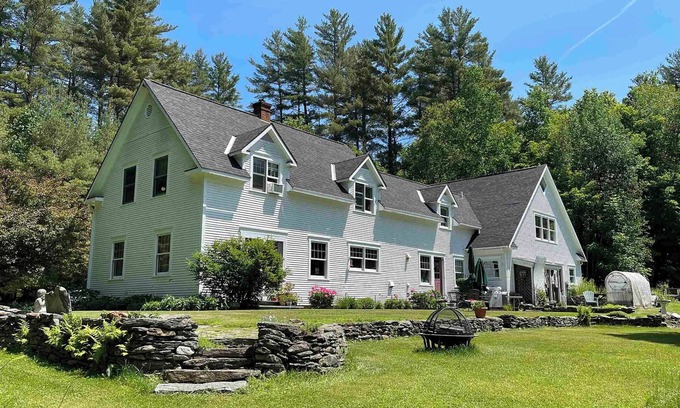 Waitsfield House | Charming Country Cape with Scenic Drive, Spacious Living & Private Pond