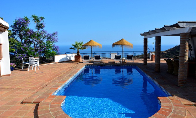 Sayalonga House | Charming country villa with breathtaking sea views