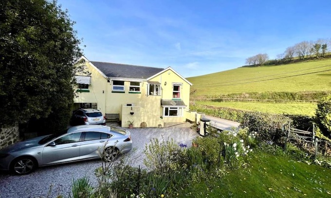 Combeinteignhead Apartment | Charming Countryside Cottage Ground Floor Apartment in Combeinteignhead Devon