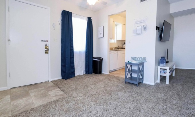 Tucson Condo | Charming Cozy 5 minutes from shopping/restaurants! 40 minutes Mountains/Hiking!