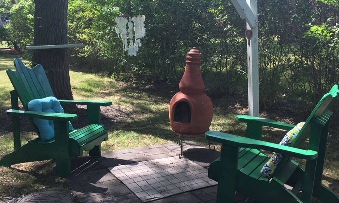 Lewiston House | Charming cozy bungalo minutes to Niagara Falls adjacent to Canadian border