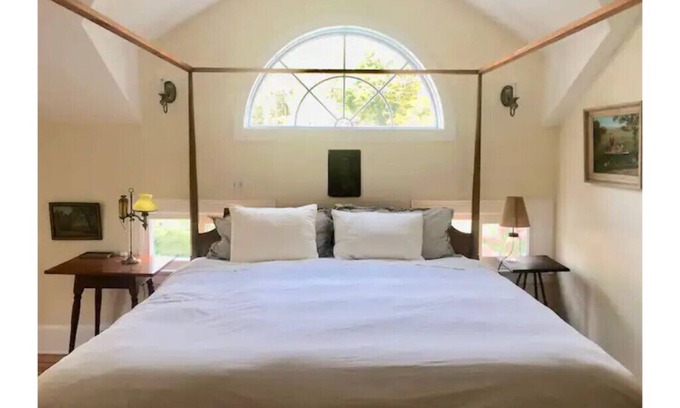 Kingston House | Charming, cozy, romantic 1851 Cottage All Seasons
