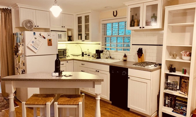 Nevada City Cottage | Charming Creekside Cottage! Relax in nature yet only a short walk to town!