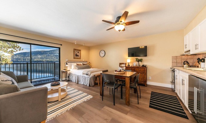 Truckee Condo | Charming Deluxe Studio w/Lake View #246 at Donner Lake Village