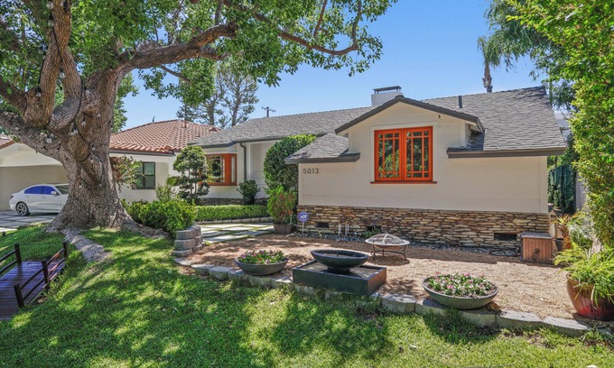 Toluca Woods House | Charming Designer Home near Universal Studios- Ideal for extended stays