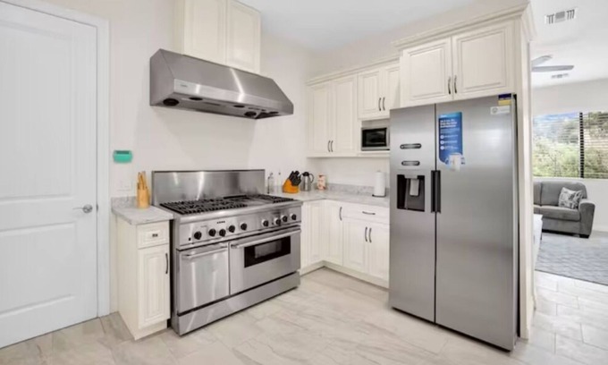 Northridge House | Charming Designer Villa Monthly Rental