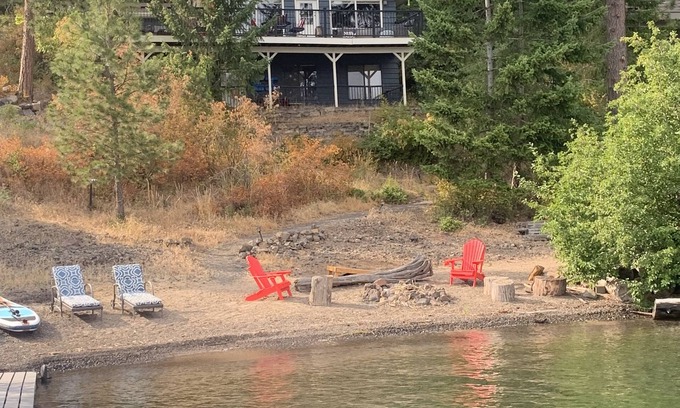 Rockford Bay House | Charming Direct Lakefront 5BR Home With Stunning Views @ Coeur d’Alene