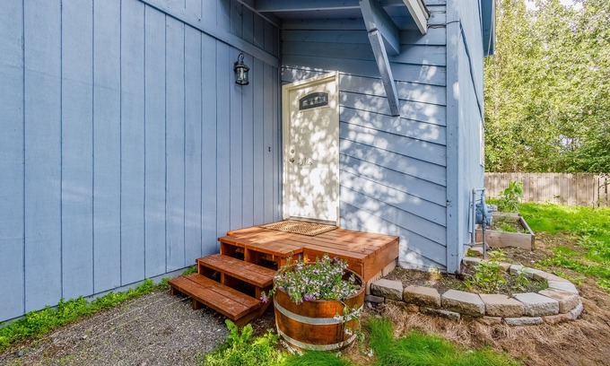Sand Lake House | Charming dog-friendly home with a yard, grill, washer/dryer & cable